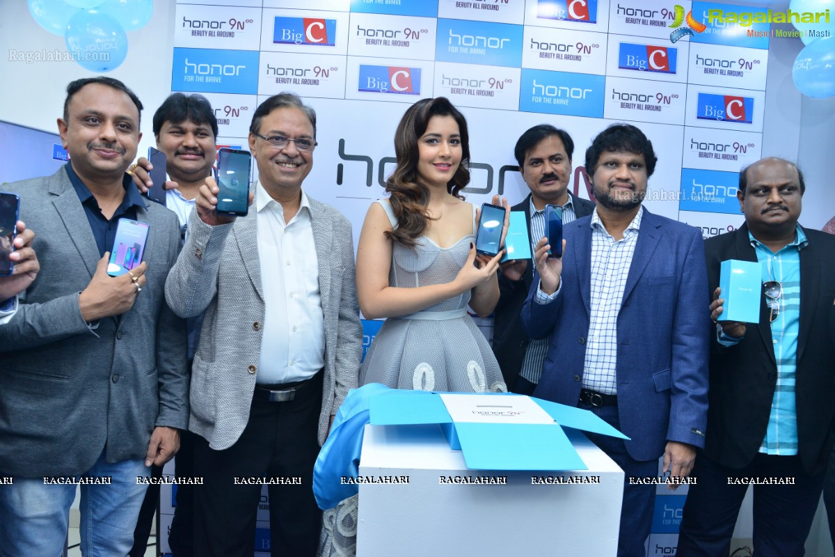 Raashi Khanna Launches Honor 9N Mobile at Big C