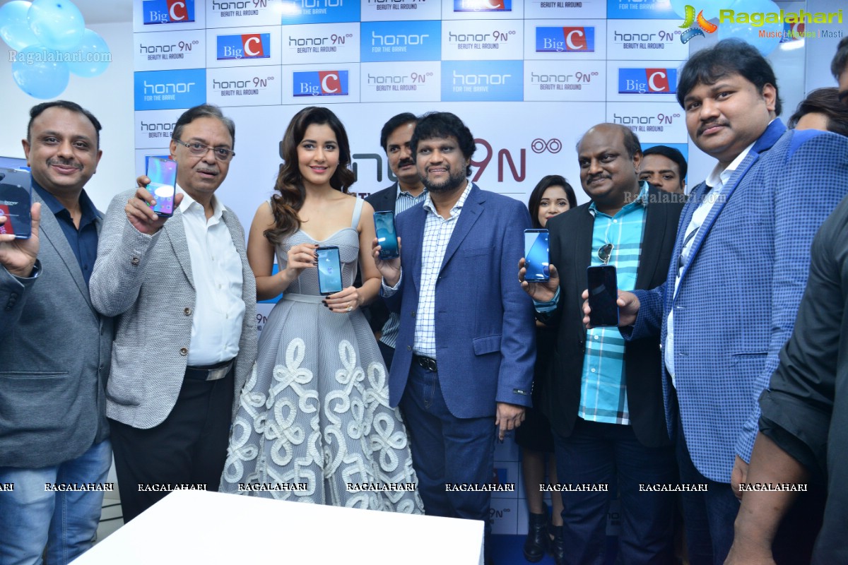 Raashi Khanna Launches Honor 9N Mobile at Big C