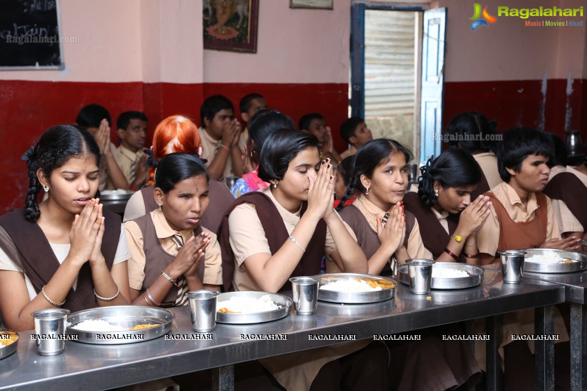 Shreya Rao Kamavarapu Visits Devnar School For The Blind