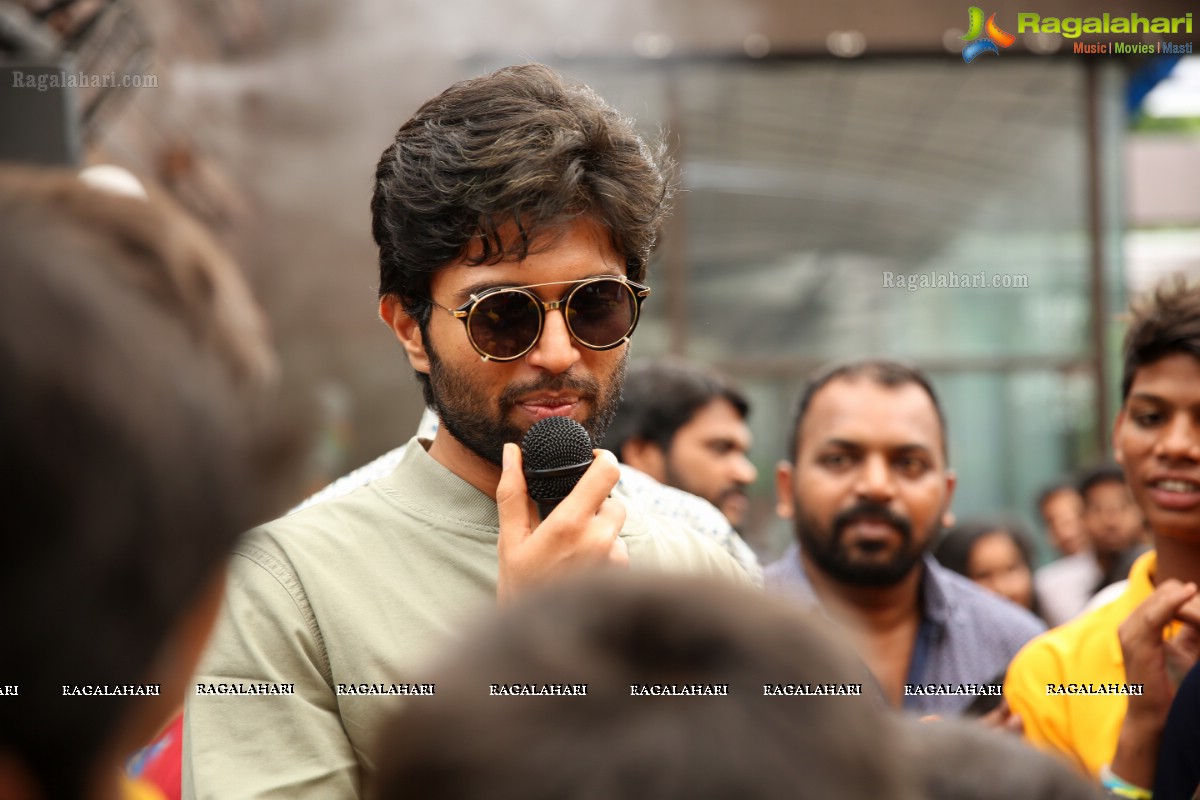 Vijay Deverakonda at Independence Day Celebrations with Kids from Valmiki Foundation at Farzi Cafe