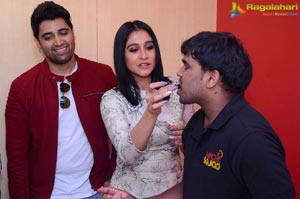 Evaru Team at Vizag College & Radio Mirchi