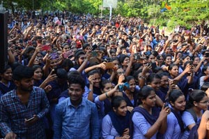 Evaru Team at Vizag College & Radio Mirchi