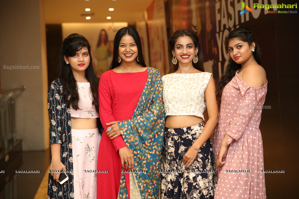 Dhaaga Trends Launch & Fashion Show at Manjeera Mall