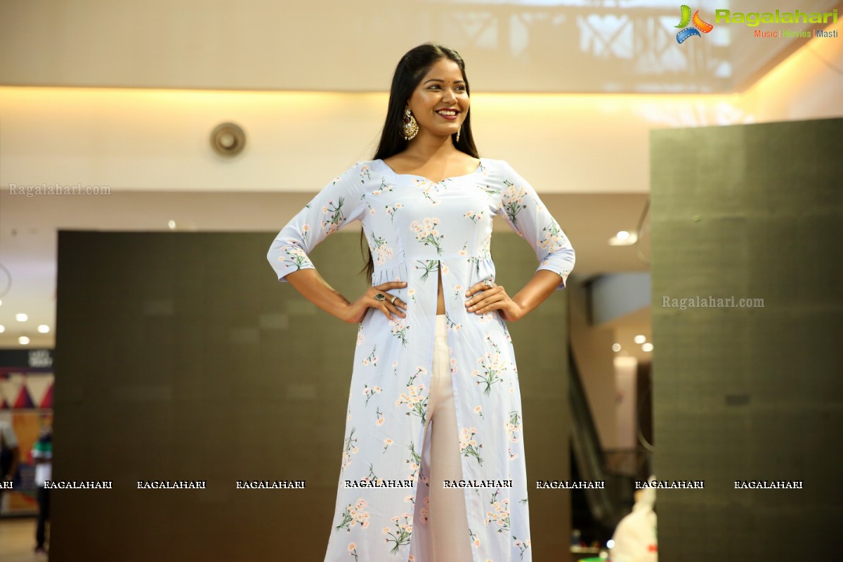 Dhaaga Trends Launch & Fashion Show at Manjeera Mall