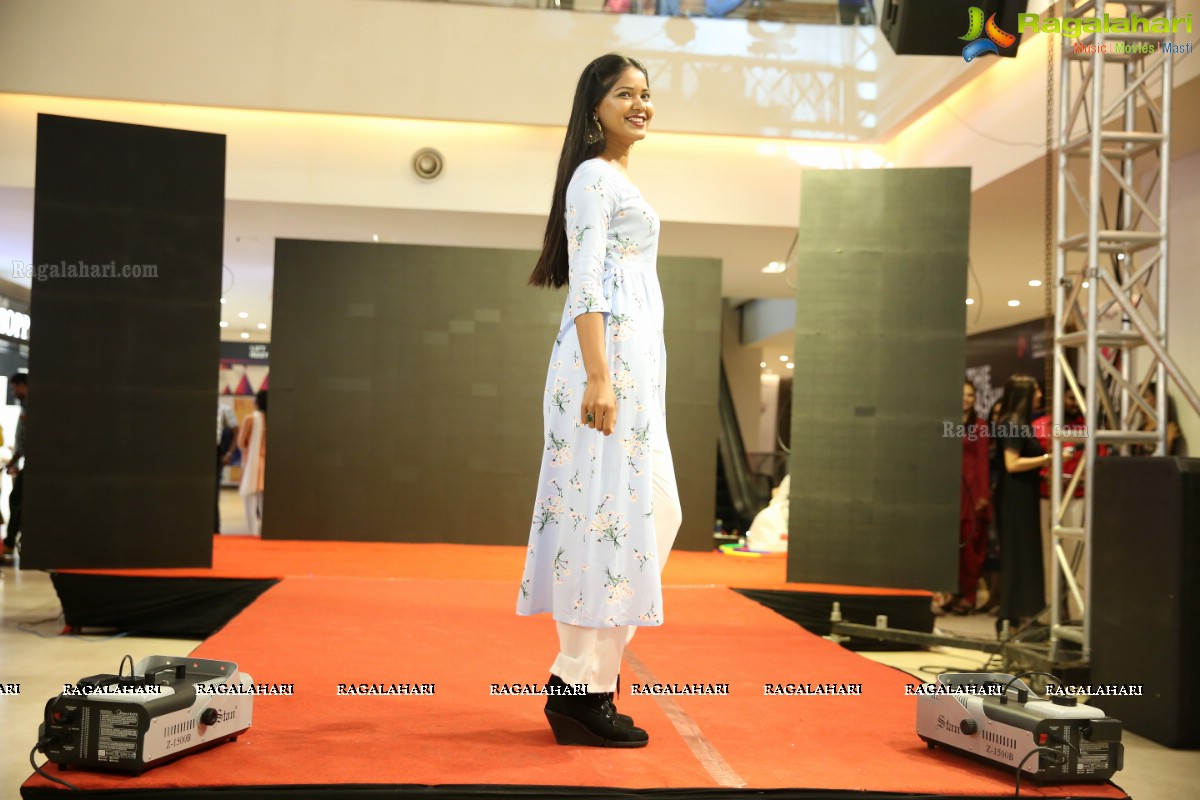 Dhaaga Trends Launch & Fashion Show at Manjeera Mall