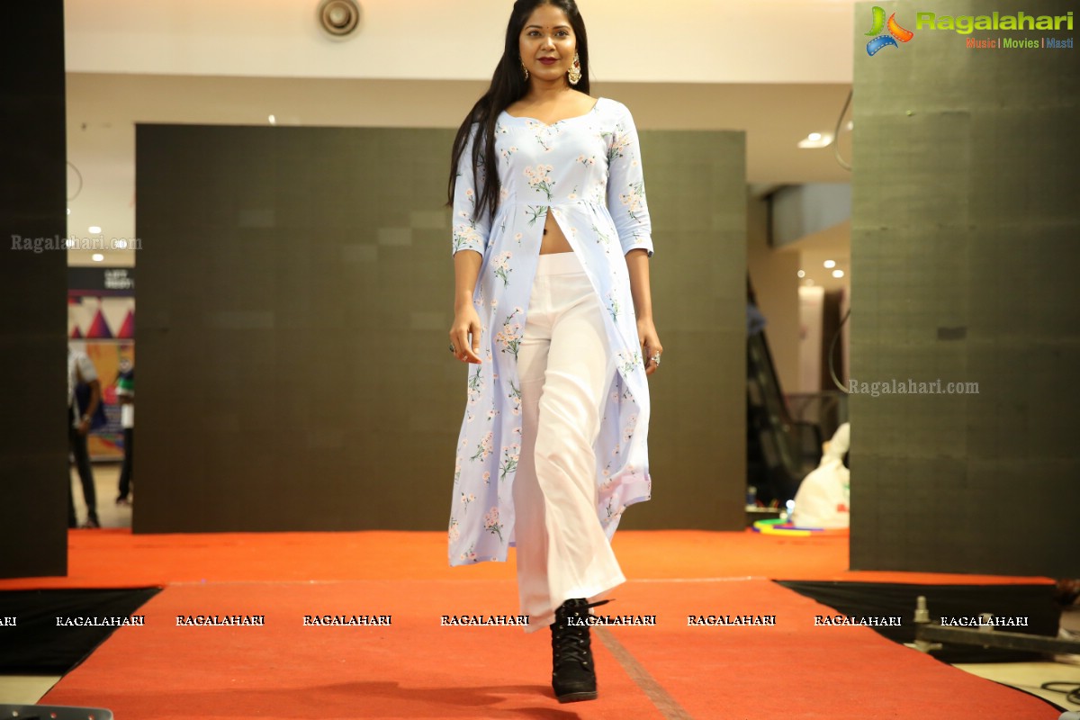 Dhaaga Trends Launch & Fashion Show at Manjeera Mall