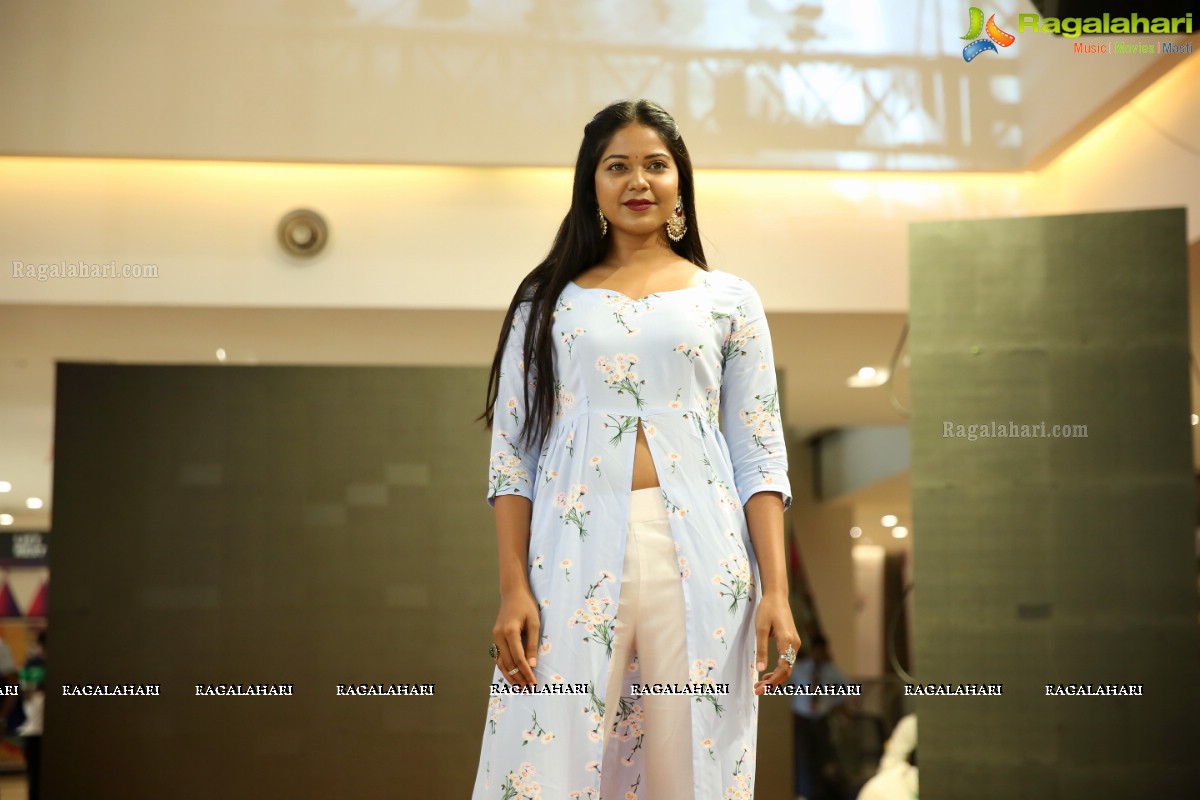 Dhaaga Trends Launch & Fashion Show at Manjeera Mall