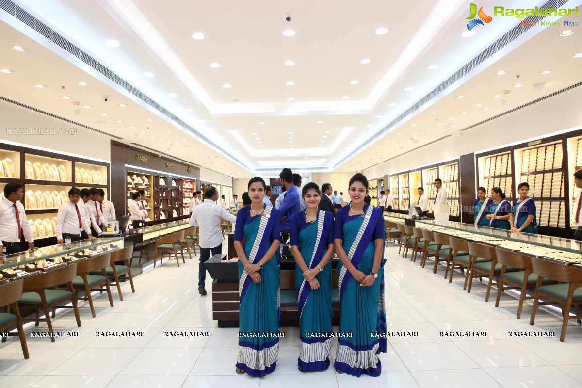 Joyalukkas Opens its 5th Showroom in Hyderabad at Dilshuknagar