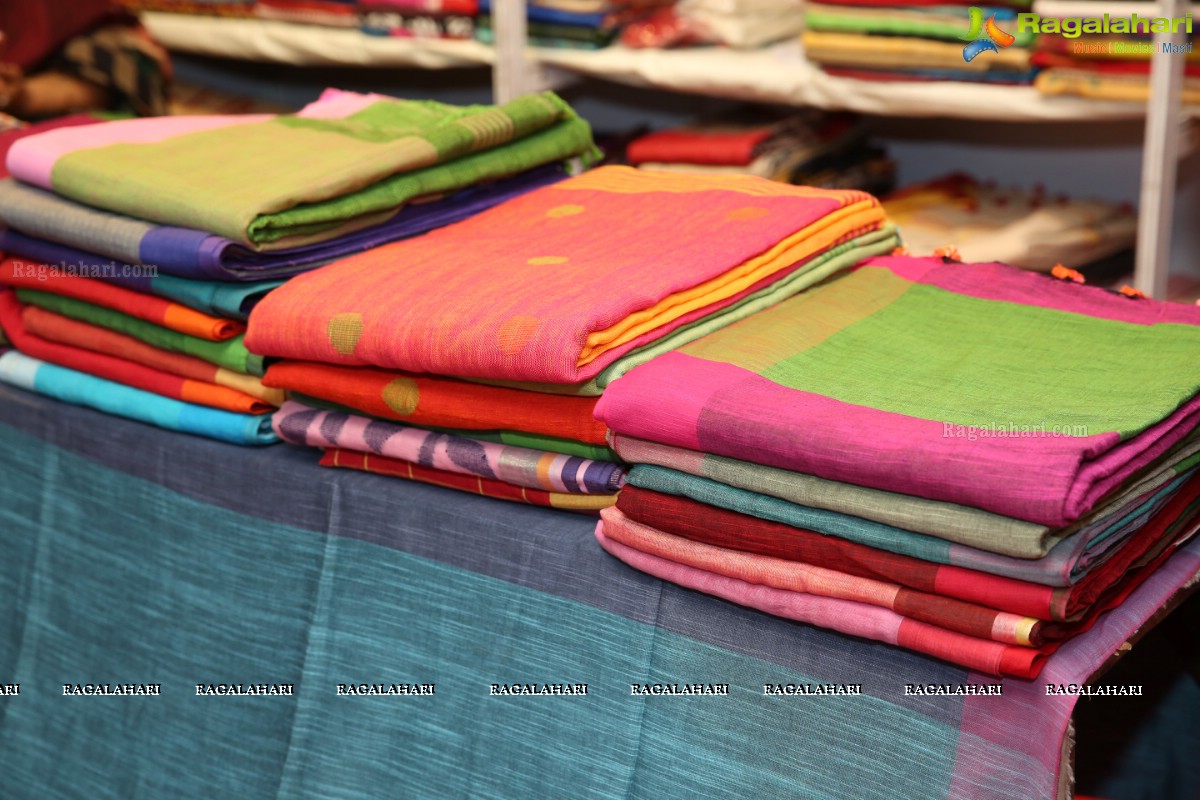 National Silk Expo by Grameena Hastakala Vikas Samiti Begins Sri Satya Sai Nigamagamam