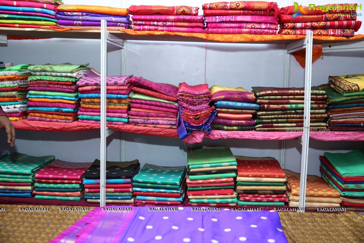 National Silk Expo by Grameena Hastakala Vikas Samiti Begins Sri Satya Sai Nigamagamam