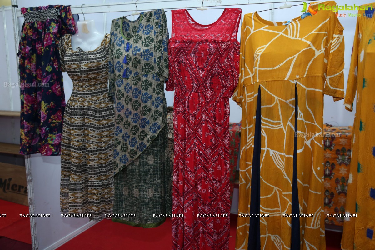 National Silk Expo by Grameena Hastakala Vikas Samiti Begins Sri Satya Sai Nigamagamam