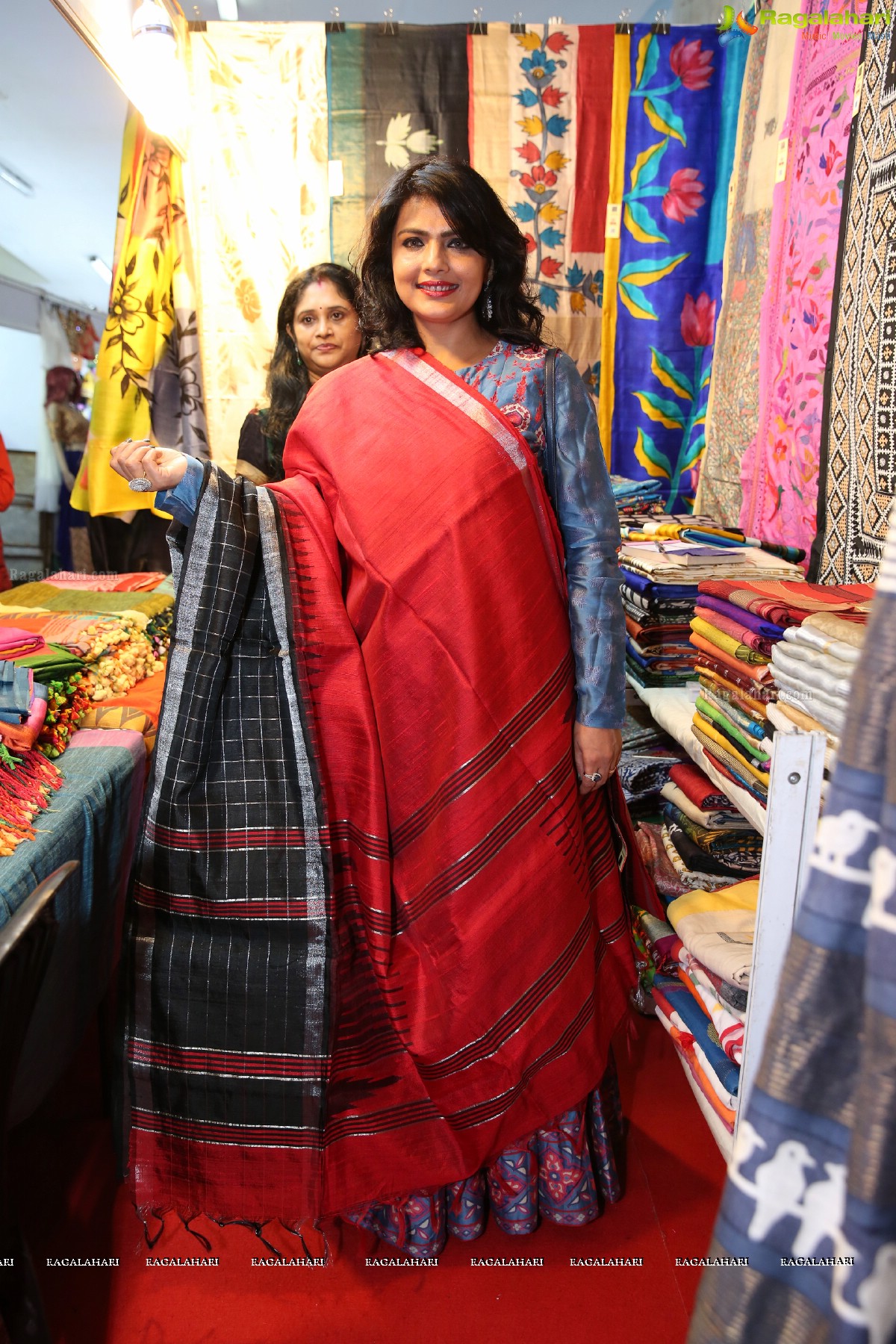 National Silk Expo by Grameena Hastakala Vikas Samiti Begins Sri Satya Sai Nigamagamam