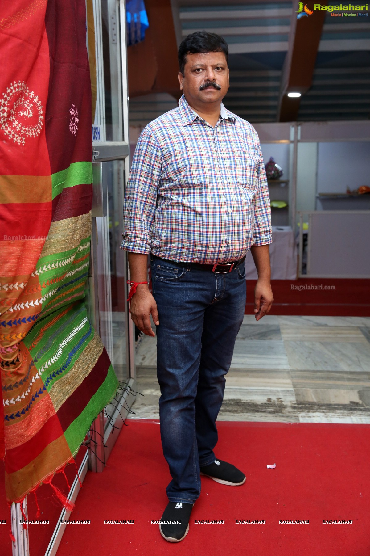 National Silk Expo by Grameena Hastakala Vikas Samiti Begins Sri Satya Sai Nigamagamam