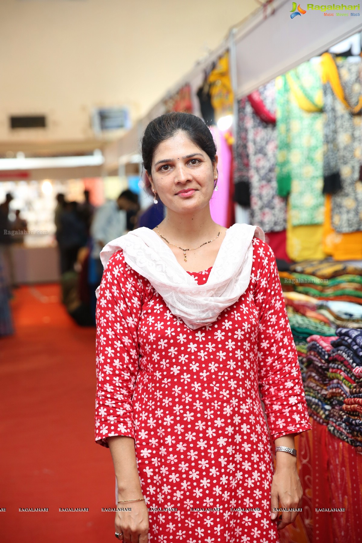 National Silk Expo by Grameena Hastakala Vikas Samiti Begins Sri Satya Sai Nigamagamam