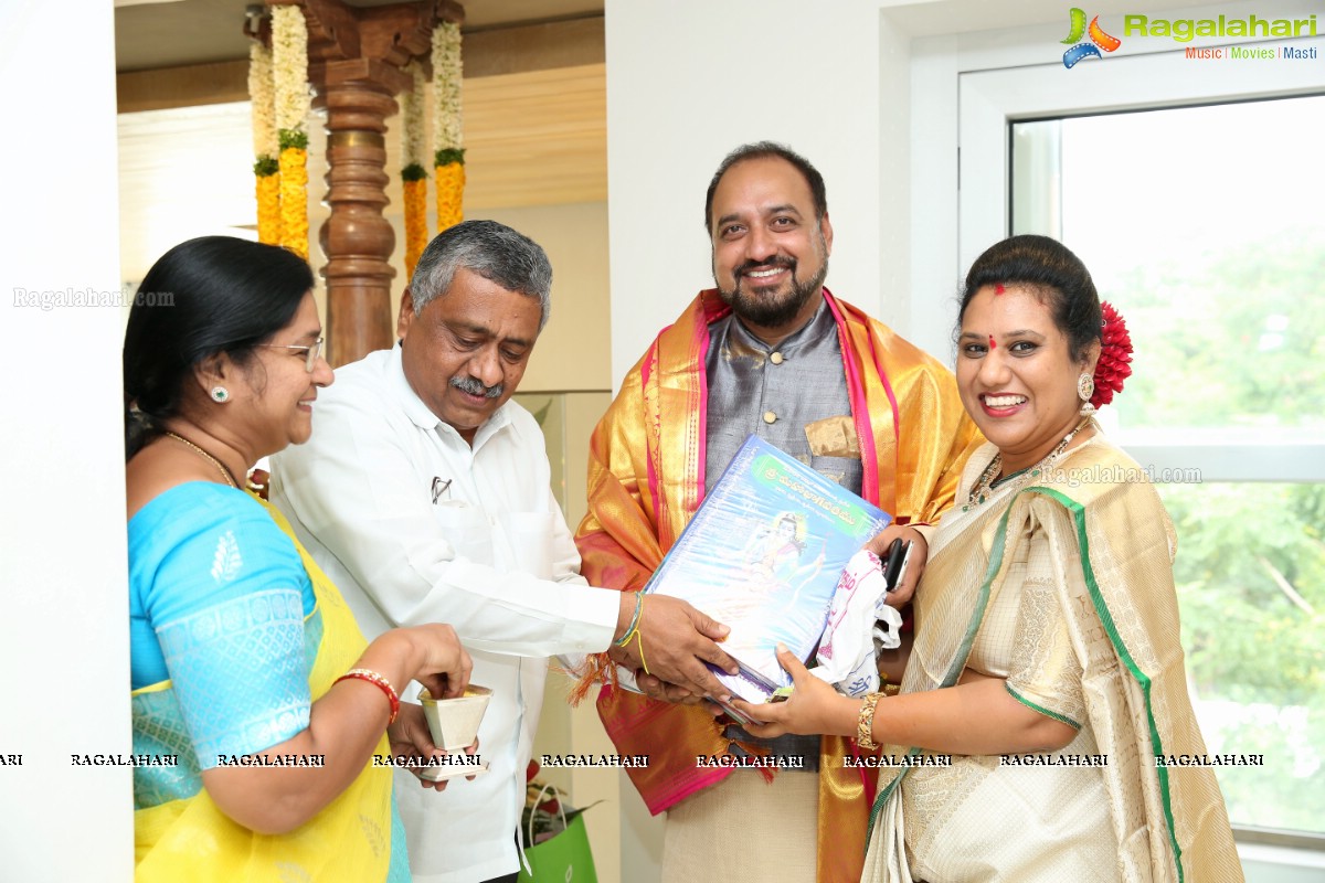 Niroop Reddy Nallari-Rupana Hosts Lunch Party at Their New Home