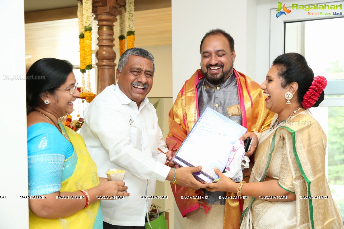 Niroop Reddy Nallari-Rupana Hosts Lunch Party at Their New Home