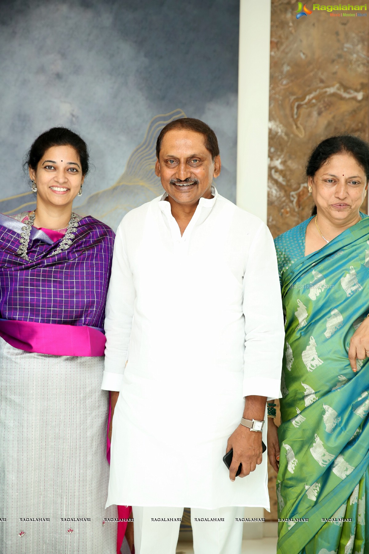 Niroop Reddy Nallari-Rupana Hosts Lunch Party at Their New Home