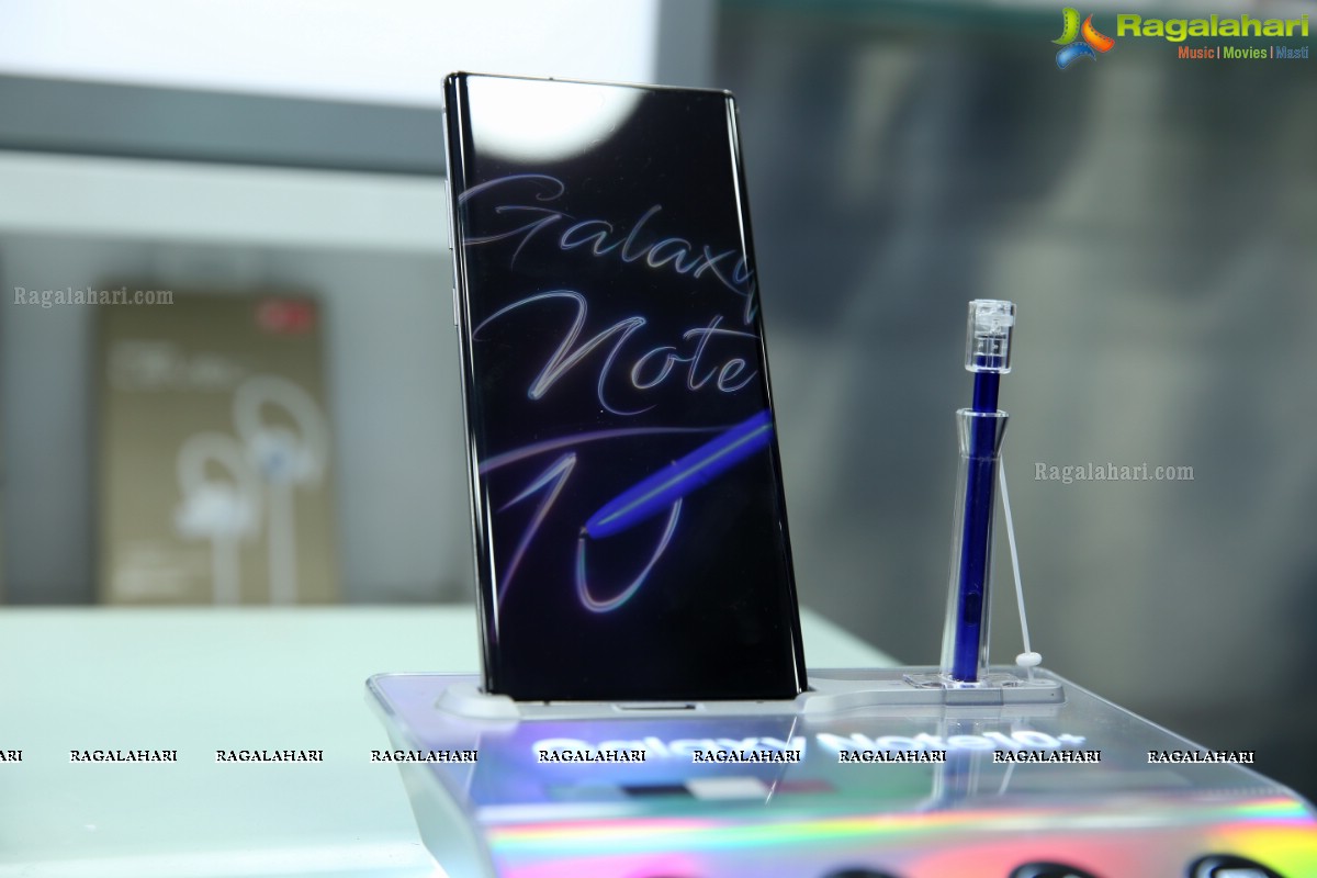 Samsung Galaxy Note 10 Launch at Technovision Mobile Store by Hebah Patel