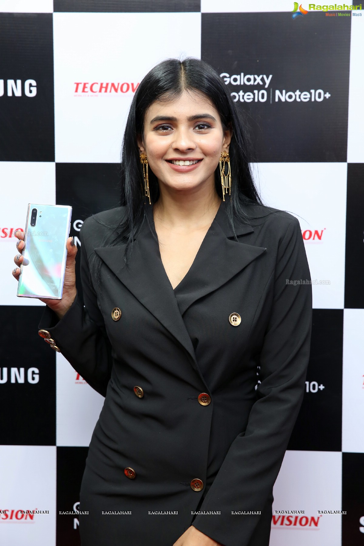 Samsung Galaxy Note 10 Launch at Technovision Mobile Store by Hebah Patel