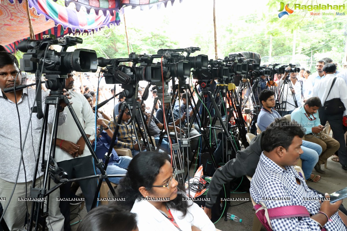 Dr Rajasekhar at Dharna Chowk to Support Jr Doctors