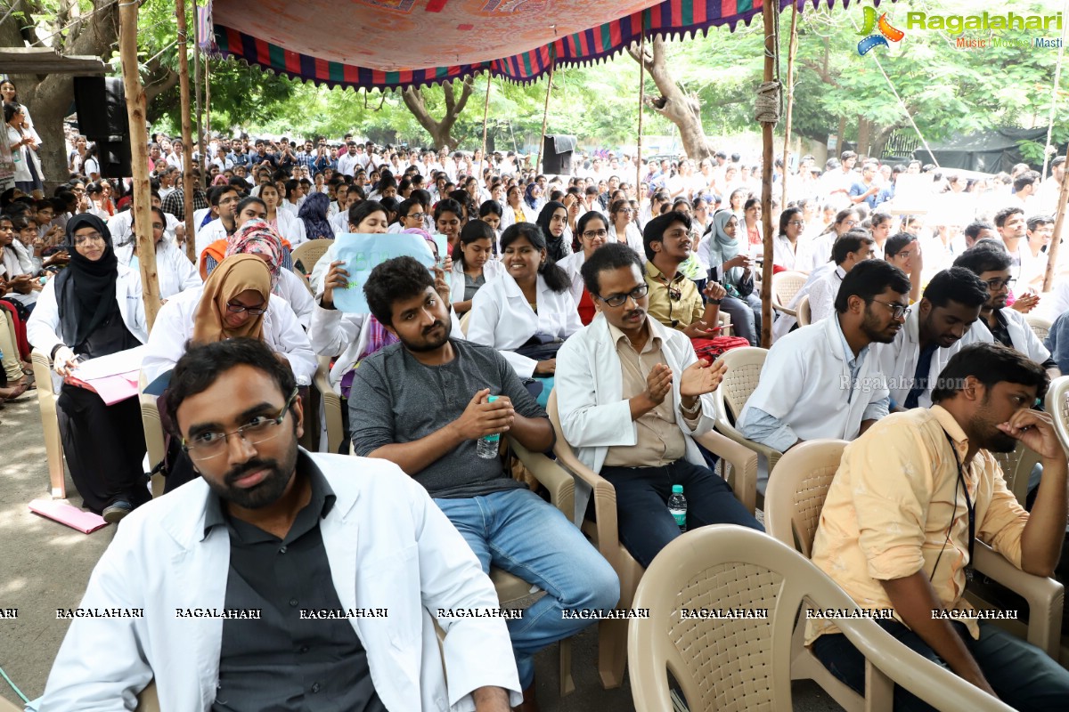 Dr Rajasekhar at Dharna Chowk to Support Jr Doctors