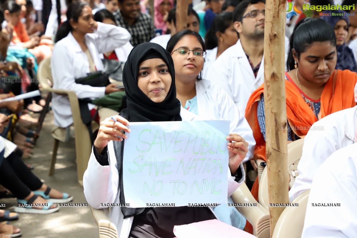 Dr Rajasekhar at Dharna Chowk to Support Jr Doctors
