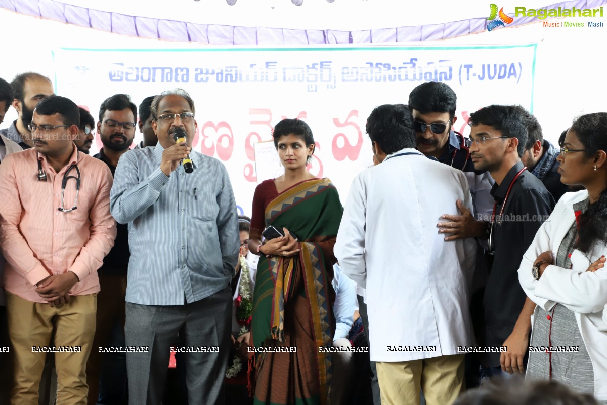 Dr Rajasekhar at Dharna Chowk to Support Jr Doctors