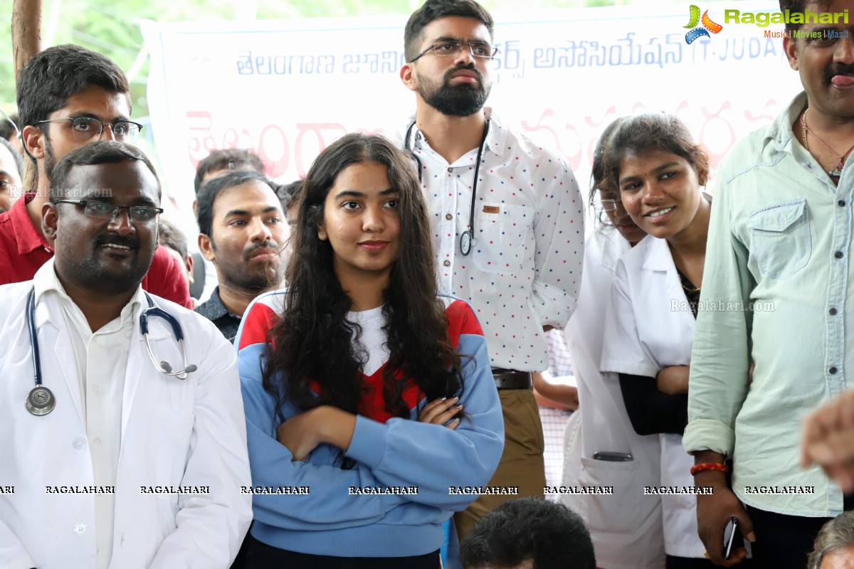 Dr Rajasekhar at Dharna Chowk to Support Jr Doctors