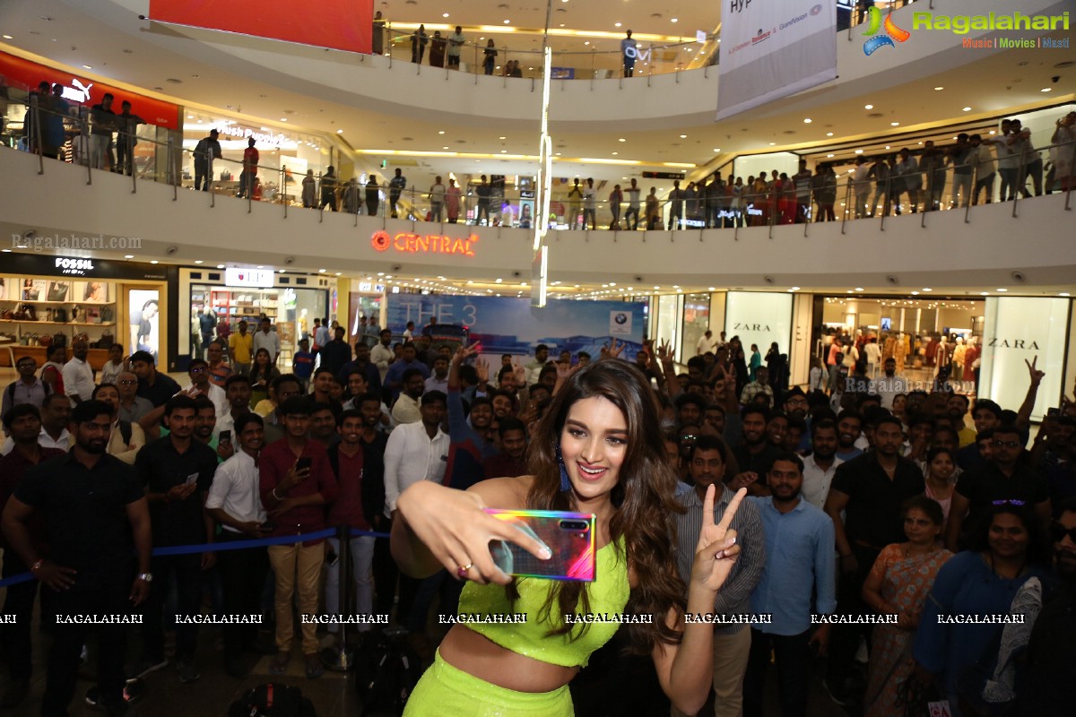 Samsung Galaxy Note 10, Note 10+ Launch at Bajaj Electronics by Nidhhi Agerwal