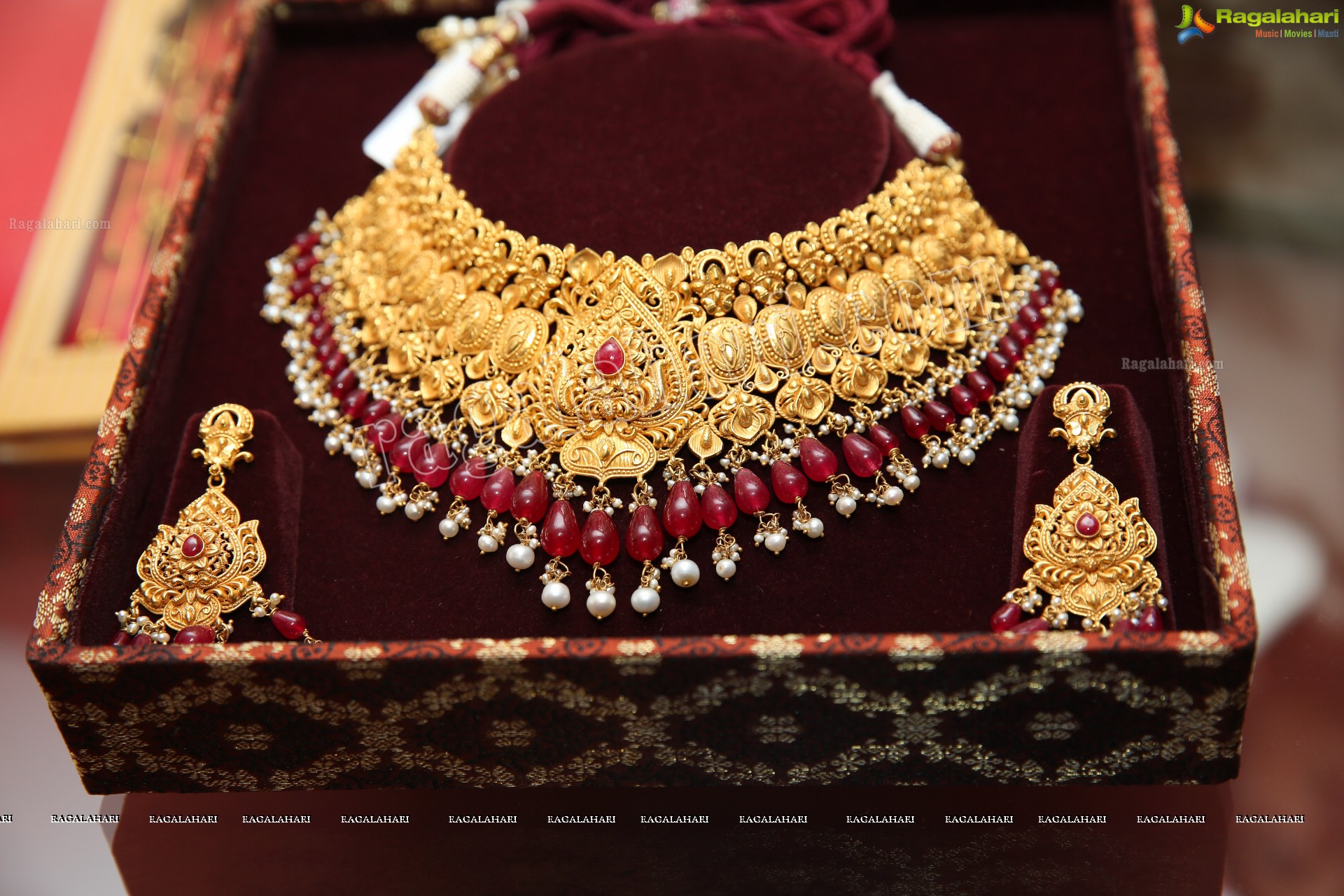 Tanishq Jewellery Showcases Exclusive Collection in City