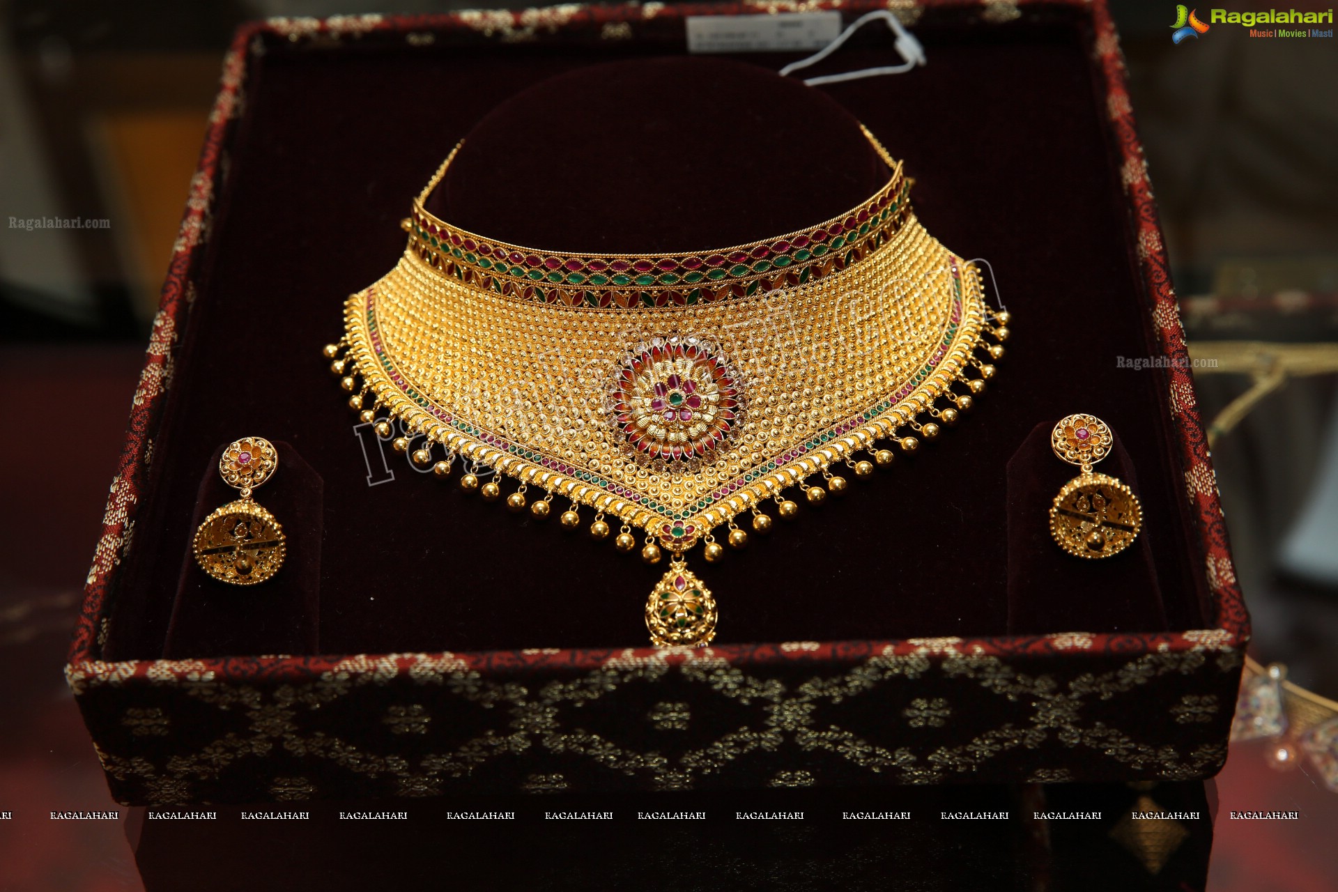 Tanishq Jewellery Showcases Exclusive Collection in City