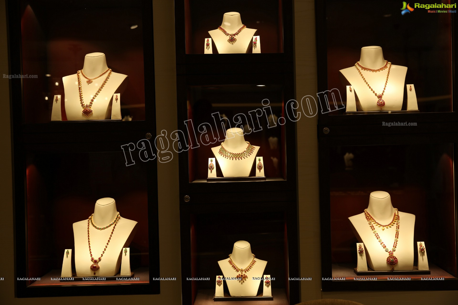 Tanishq Jewellery Showcases Exclusive Collection in City