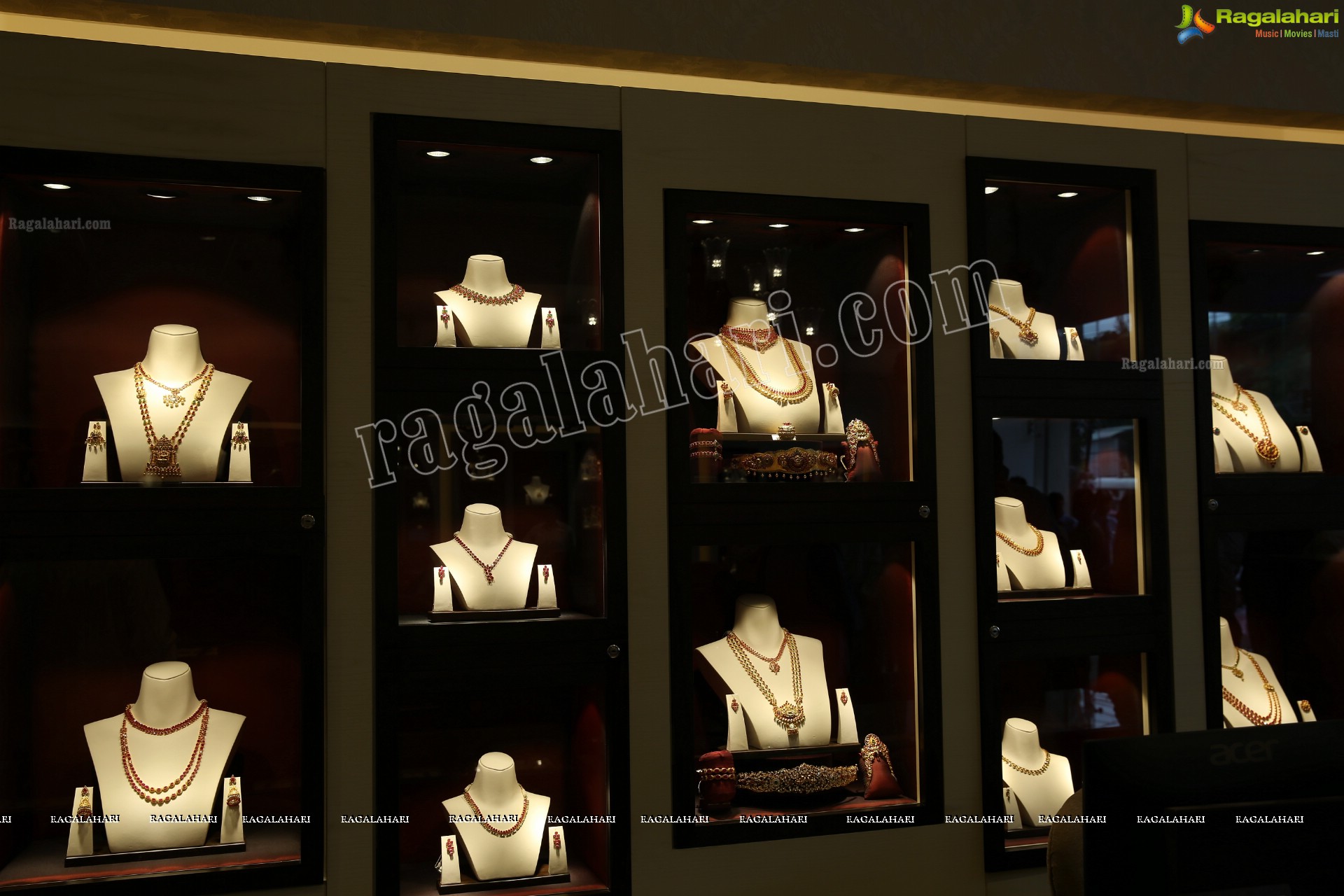 Tanishq Jewellery Showcases Exclusive Collection in City