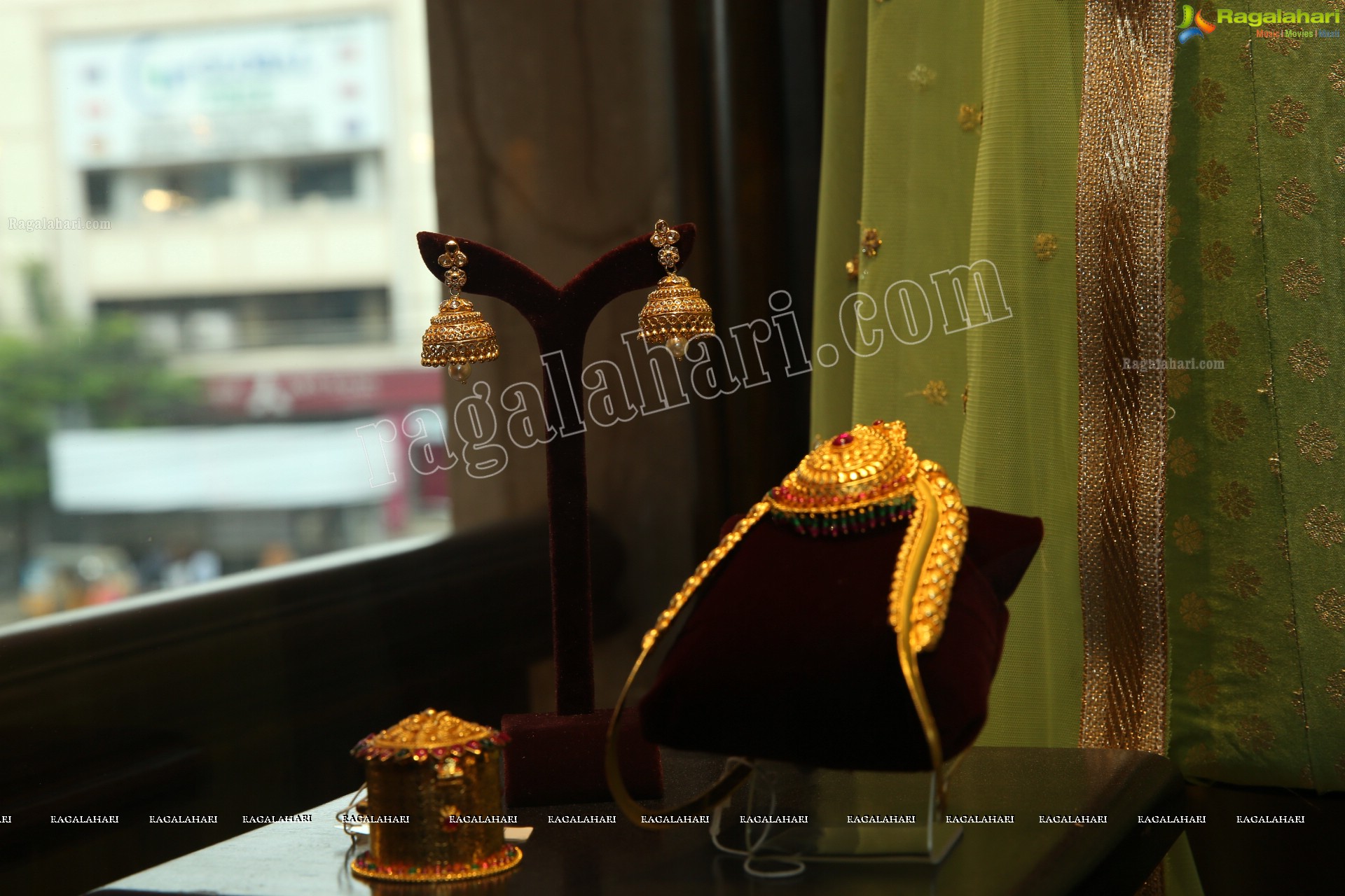 Tanishq Jewellery Showcases Exclusive Collection in City