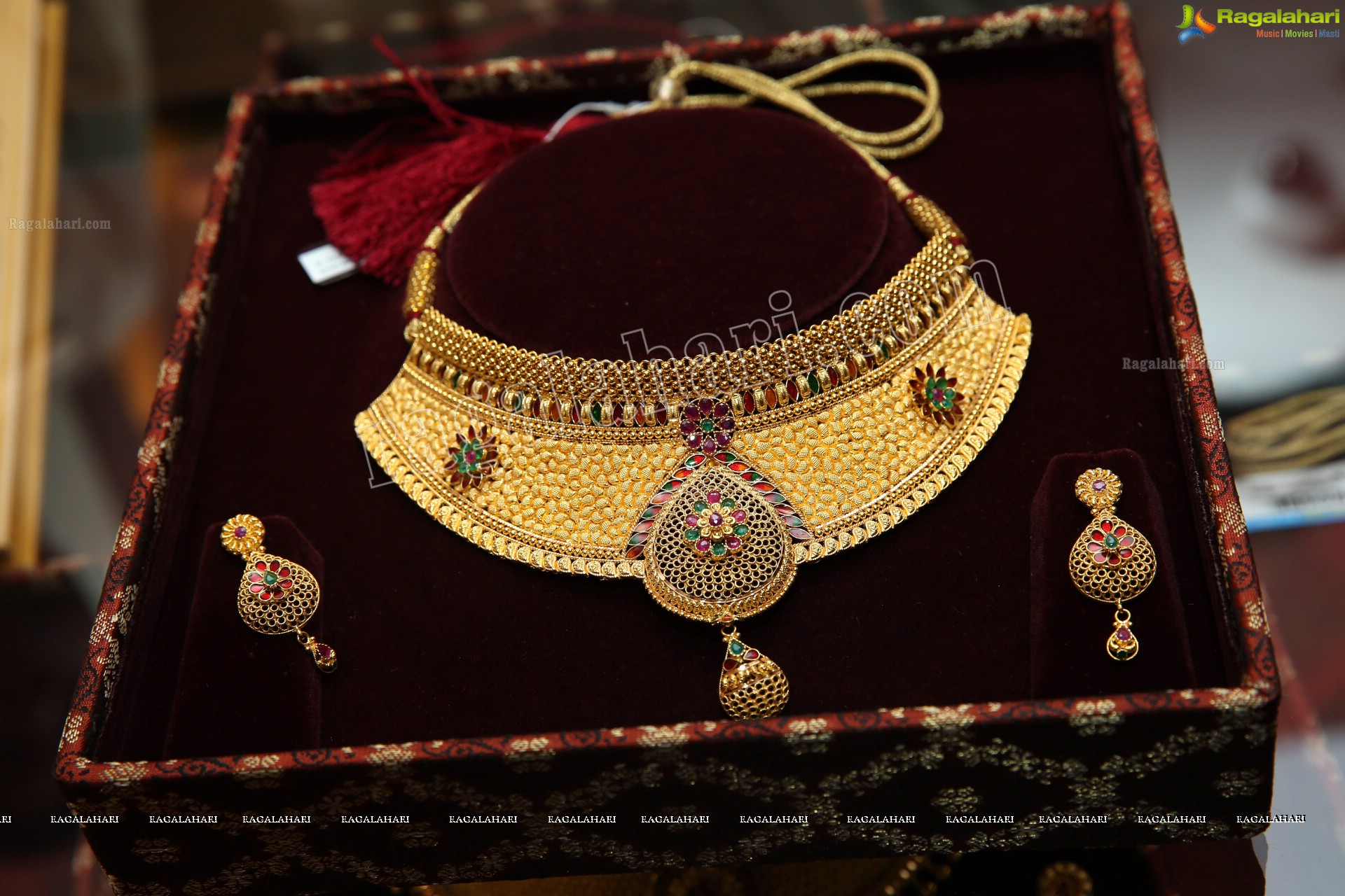 Tanishq Jewellery Showcases Exclusive Collection in City