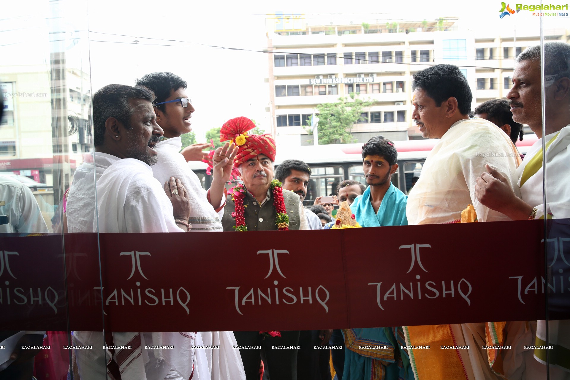 Tanishq Jewellery Launches Their New Store at Begumpet