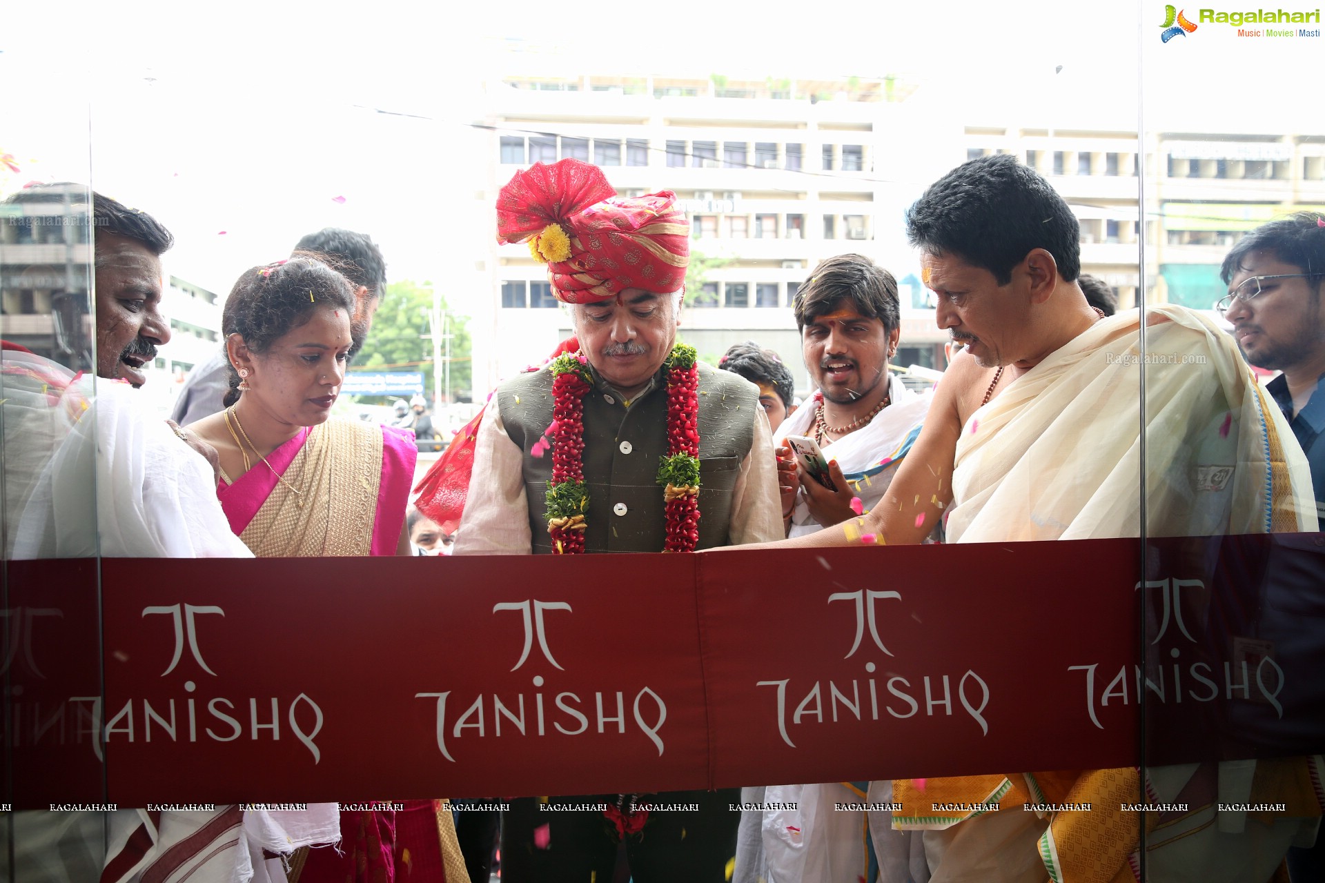 Tanishq Jewellery Launches Their New Store at Begumpet