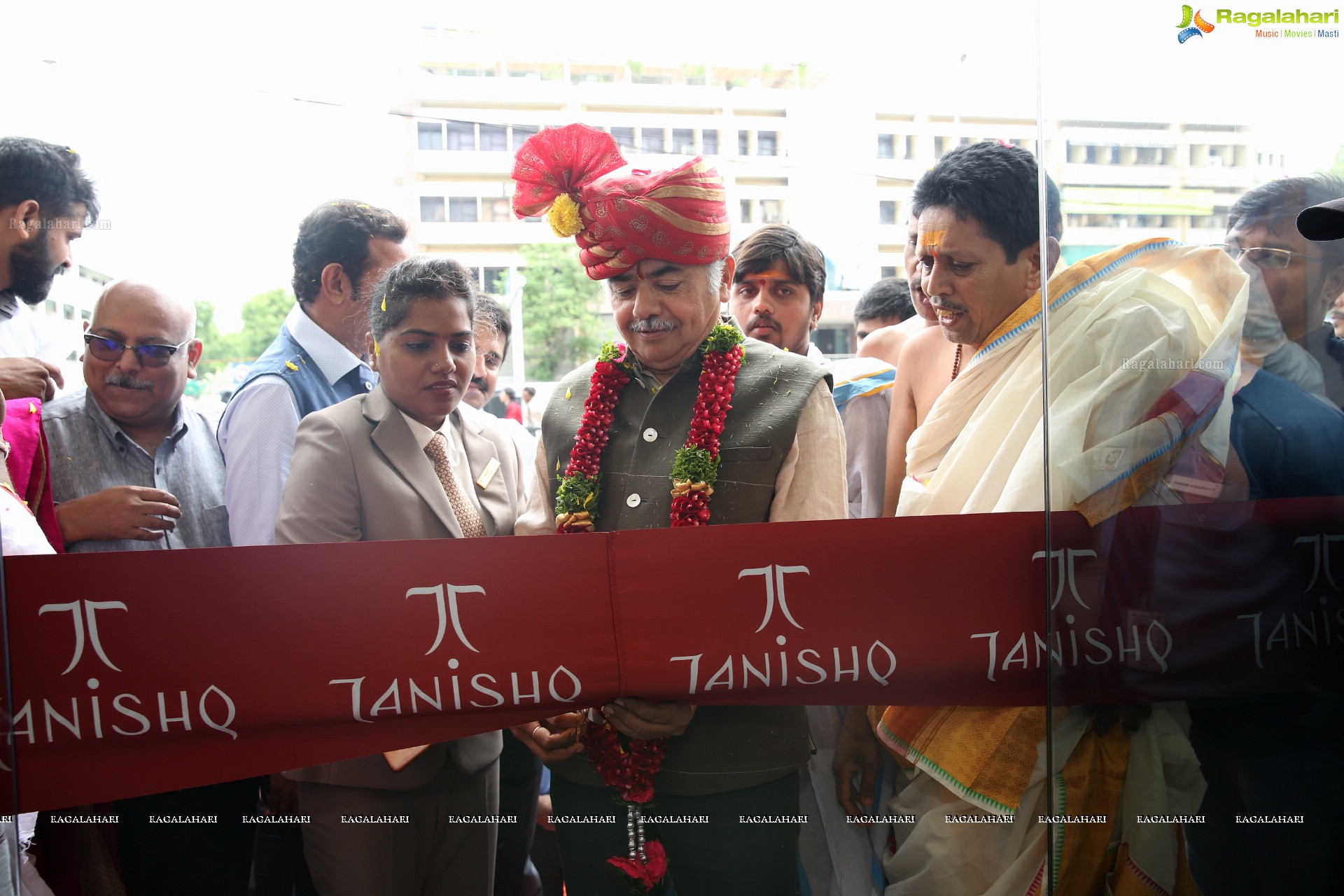 Tanishq Jewellery Launches Their New Store at Begumpet