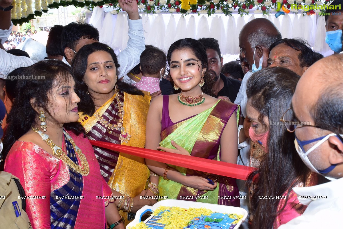 Anupama Parameshwaran Launches Kisan Fashion Mall at Nirmal