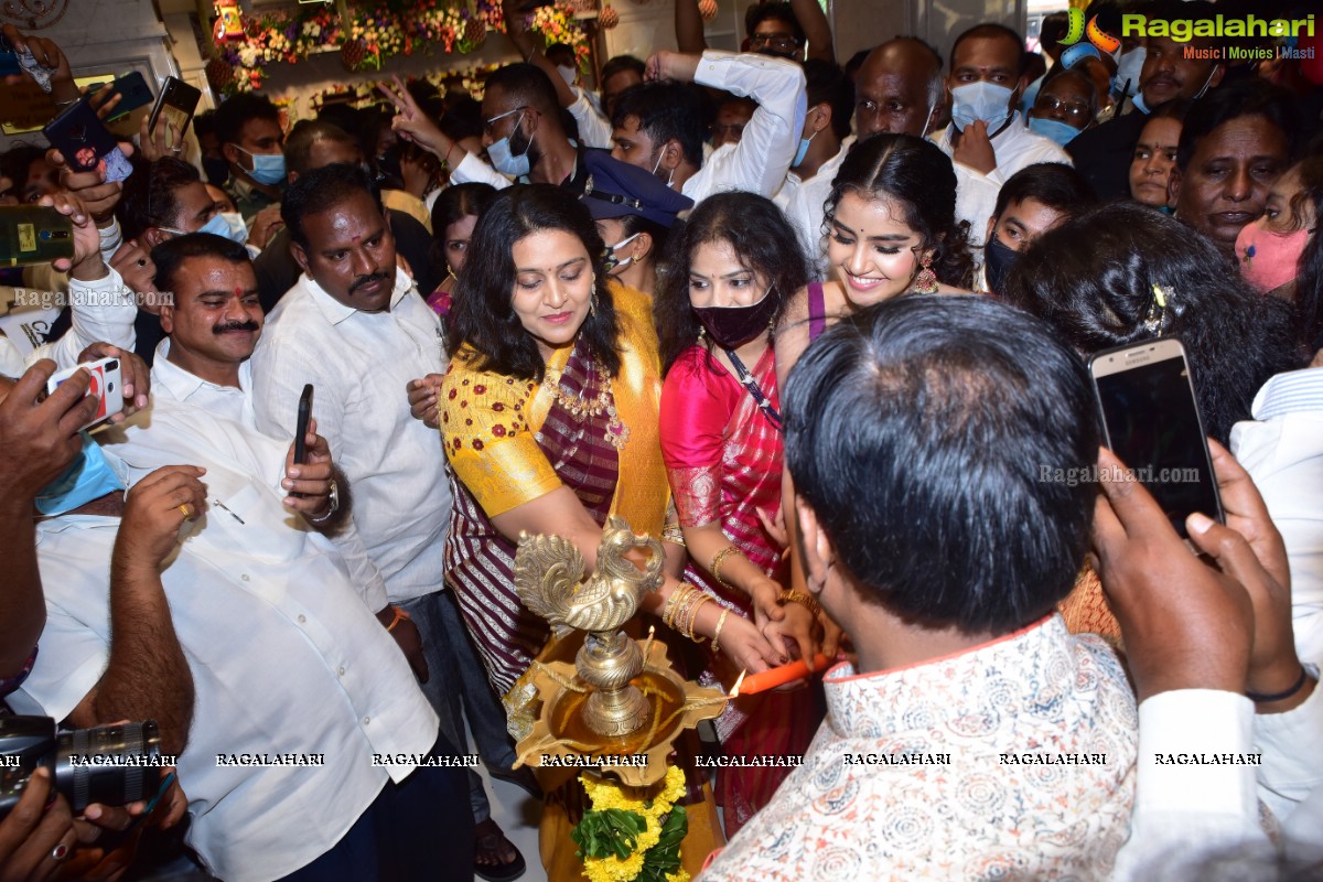 Anupama Parameshwaran Launches Kisan Fashion Mall at Nirmal