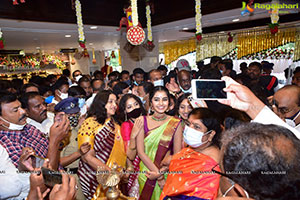 Anupama Parameshwaran Launches Kisan Fashion Mall at Nirmal