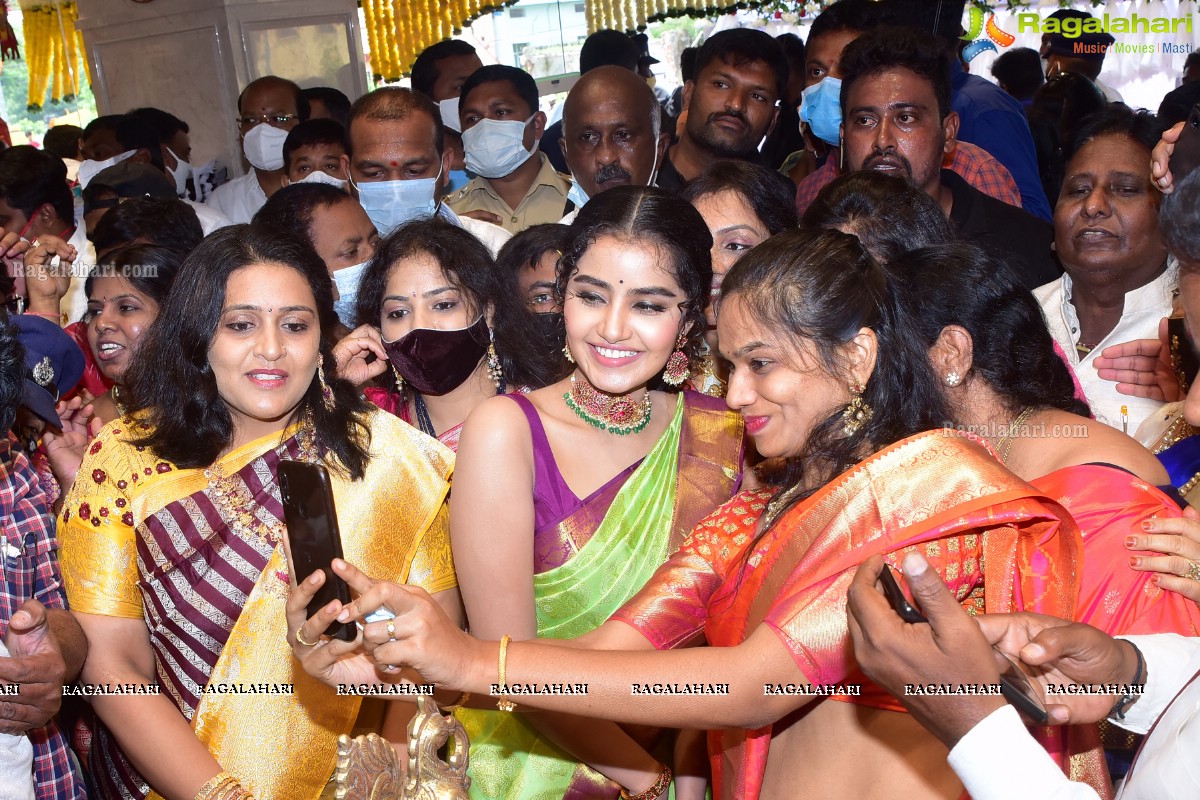 Anupama Parameshwaran Launches Kisan Fashion Mall at Nirmal