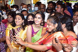 Anupama Parameshwaran Launches Kisan Fashion Mall at Nirmal