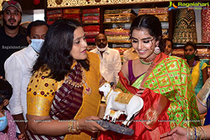 Anupama Parameshwaran Launches Kisan Fashion Mall at Nirmal