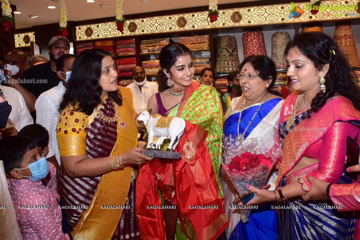 Anupama Parameshwaran Launches Kisan Fashion Mall at Nirmal