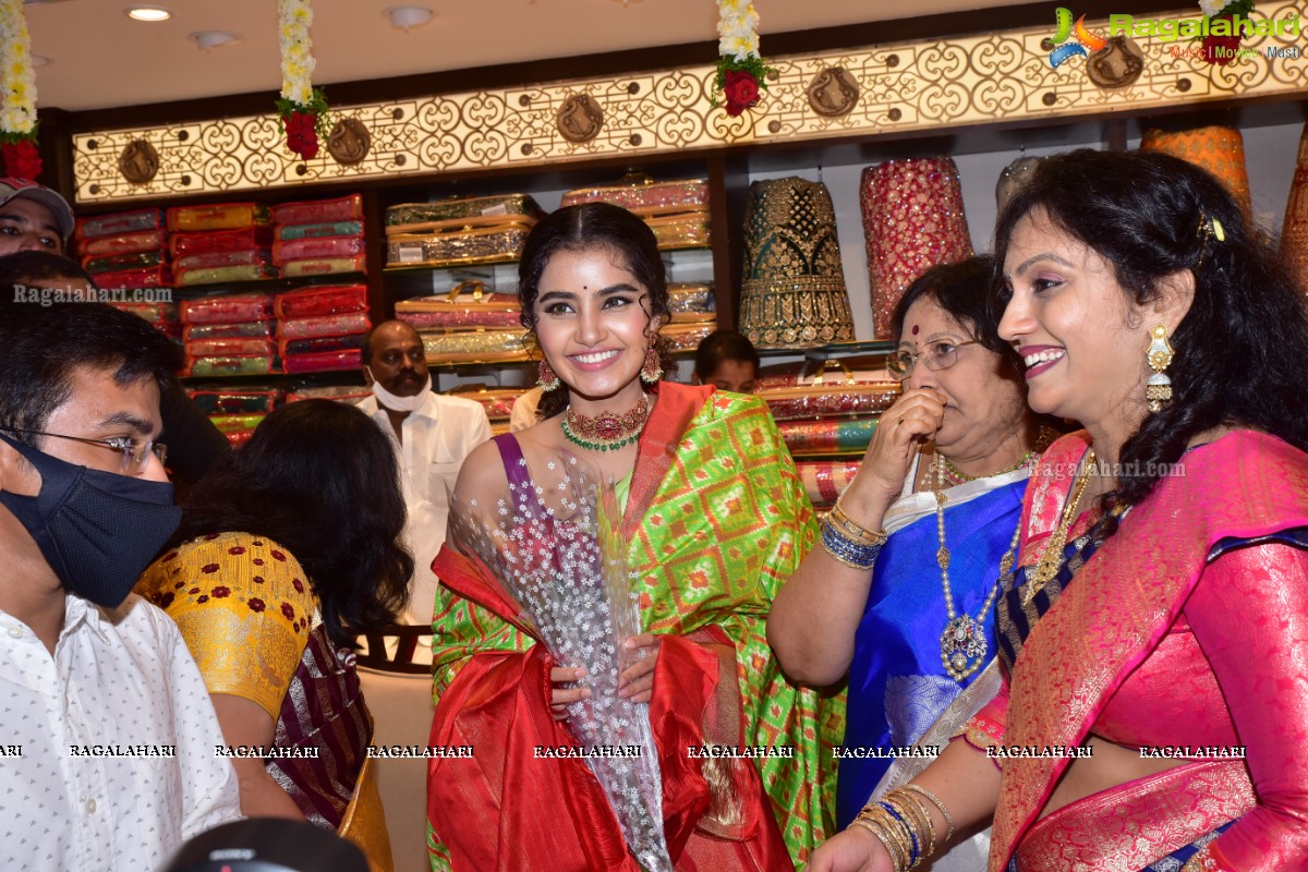 Anupama Parameshwaran Launches Kisan Fashion Mall at Nirmal