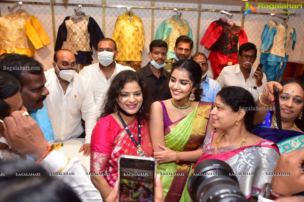 Anupama Parameshwaran Launches Kisan Fashion Mall at Nirmal