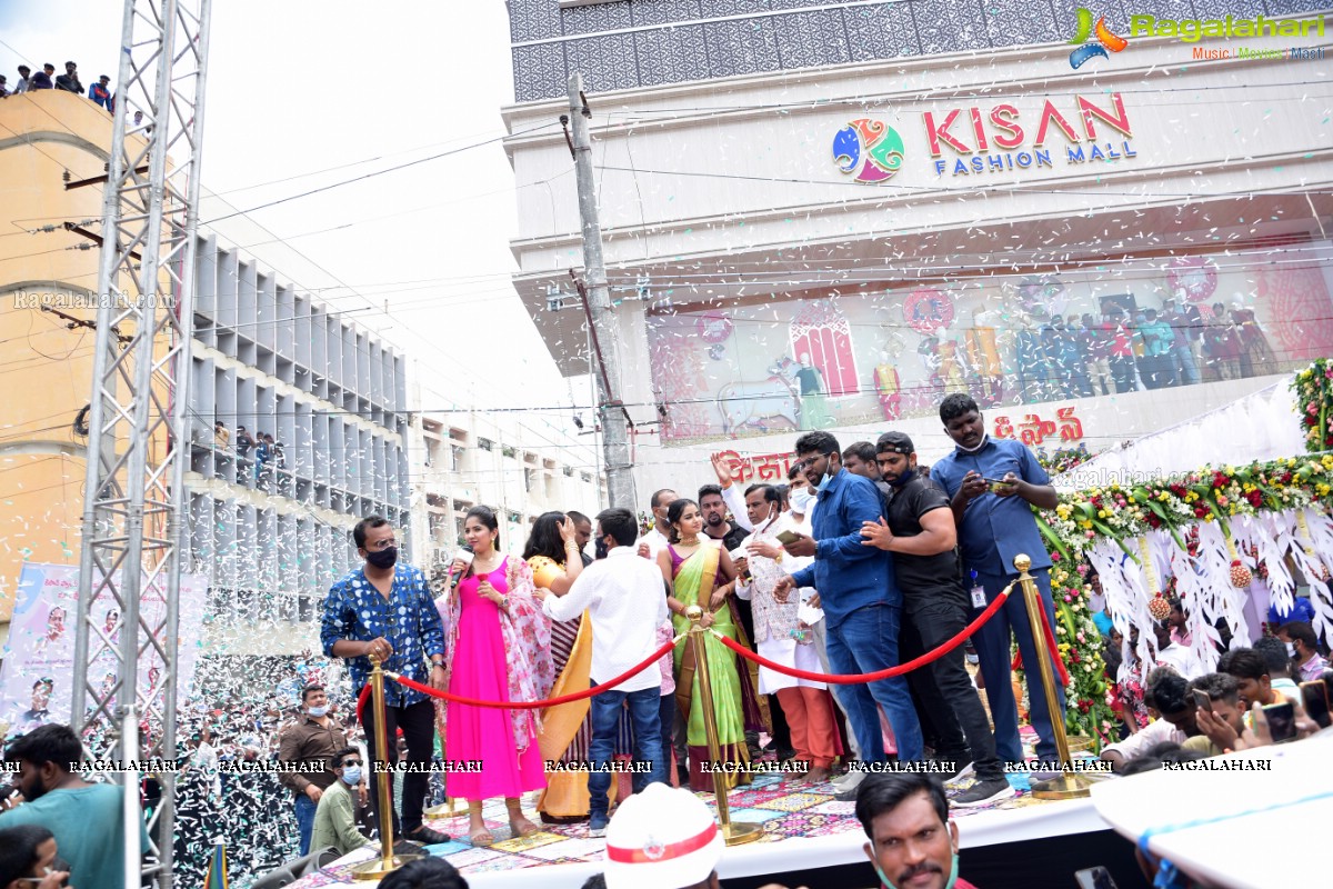 Anupama Parameshwaran Launches Kisan Fashion Mall at Nirmal