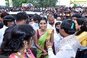 Anupama Parameshwaran Launches Kisan Fashion Mall at Nirmal