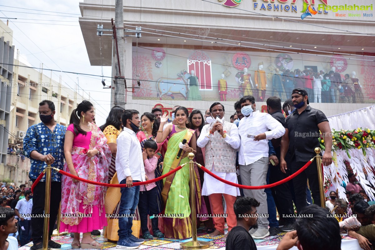 Anupama Parameshwaran Launches Kisan Fashion Mall at Nirmal